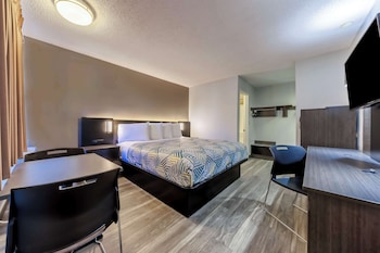 Standard Room, 1 King Bed, Non Smoking, Refrigerator & Microwave