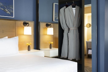 Premium Suite (King)