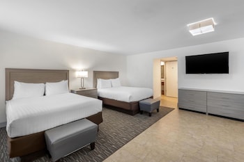 Deluxe Studio Suite, 2 Queen Beds, Non Smoking, Refrigerator & Microwave (Larger Room)