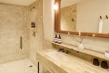 Suite, 1 King Bed, Balcony, Oceanfront