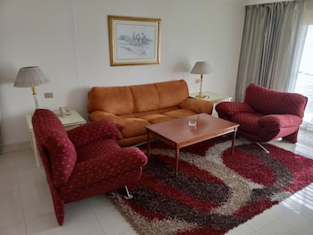 Family Room – Garden View