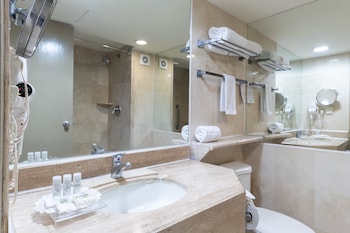 Standard Room, 1 King Bed, Balcony, Pool View
