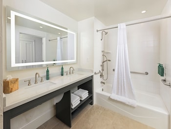 Executive Room, 1 King Bed, Accessible