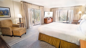 Premium Room, 1 King Bed, Corner
