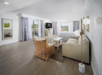 Premium Room, 1 King Bed, Corner