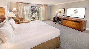 Deluxe Room, 1 King Bed