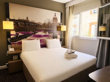 Junior Suite, 1 King Bed with Sofa bed