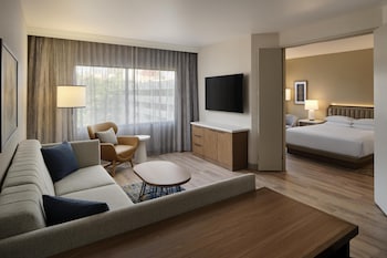 Deluxe Suite, 1 King Bed with Sofa bed (Top Floor)