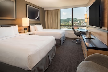 Room, 2 Double Beds, Bathtub, City View