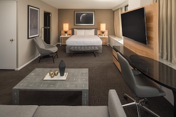 Studio Suite, 1 King Bed with Sofa bed, Bathtub