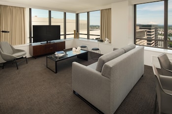 Suite, 1 King Bed with Sofa bed, Bathtub
