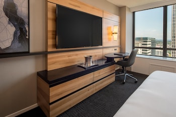 Room, 1 King Bed, Bathtub, City View