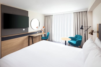 Standard Room, 1 Queen Bed