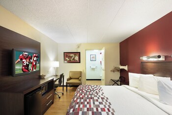 Deluxe Room, 1 King Bed, Accessible (Smoke Free)
