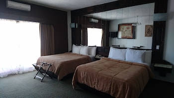 Standard Room, 2 Queen Beds, Non Smoking, Refrigerator