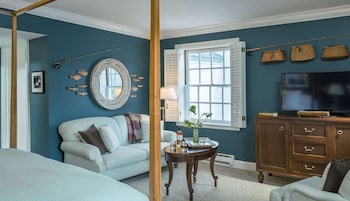 Room (Collection King w/ sofabed)