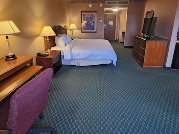 Suite, 1 King Bed, Accessible, Non Smoking