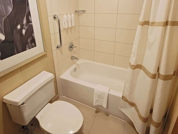 Suite, 1 King Bed, Accessible, Non Smoking