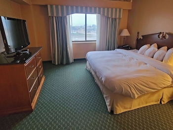 Suite, 1 King Bed, Accessible, Non Smoking