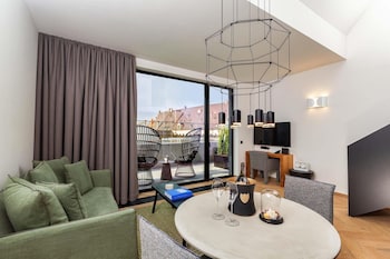 Urban Pool Suite