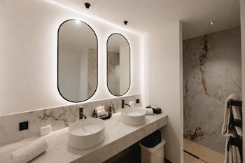 Urban Pool Suite