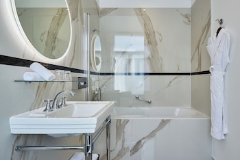 Executive Room - rue de la Paix View