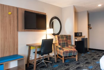 Deluxe Room, 1 King Bed (Interior Room)