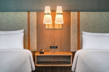Standard Room, 2 Queen Beds (Minifridge High Floor)