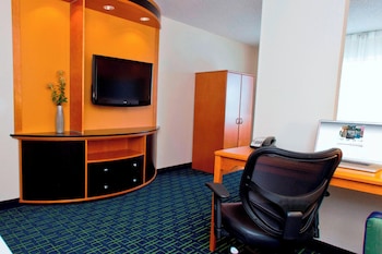 Executive Suite, 1 King Bed with Sofa bed, Non Smoking