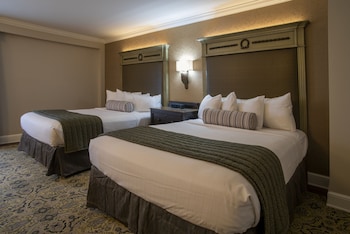 Room, 2 Queen Beds, Balcony, Courtyard View