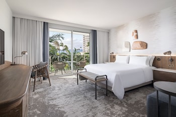 Room, 1 King Bed, Hearing Accessible, Ocean View (Kukahi)