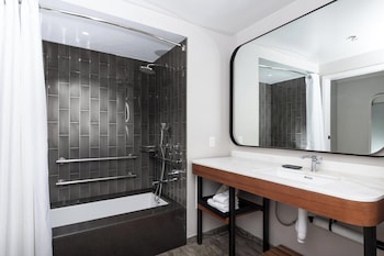 Premium Room, 1 King Bed, Bathtub Grab Bars, Resort View (Mobility Accessible, Kukahi)