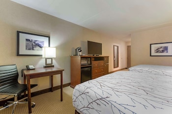 Standard Room, 2 Queen Beds, Refrigerator & Microwave, Courtyard View