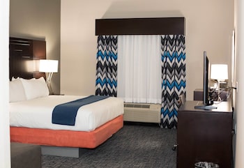 Suite, 1 King Bed, Mobility Accessible (Accessible Tub)