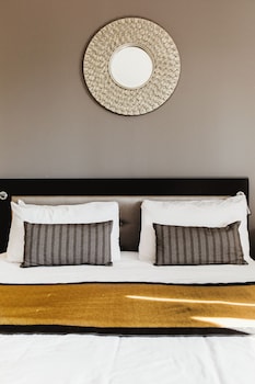 Suite, 1 King Bed with Sofa bed, Accessible, Kitchen