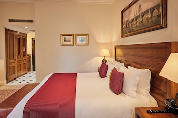 Deluxe Double Room, 1 King Bed, Garden View