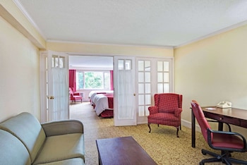 Suite, 2 Double Beds, Non Smoking (One-Bedroom)