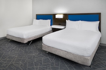 Room, 2 Queen Beds, Mobility Accessible, Microwave
