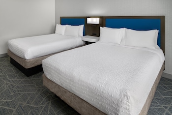 Room, 2 Queen Beds, Hearing Accessible, Microwave (Hearing)
