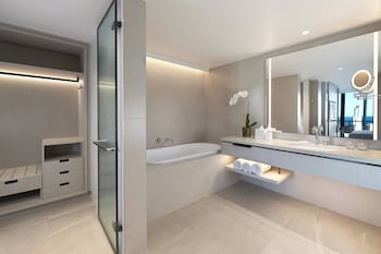 Junior Suite, 1 King Bed, Ocean View (Balcony)