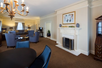Suite, 1 King Bed, Non Smoking