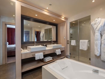 Suite, 1 King Bed (L'envol)