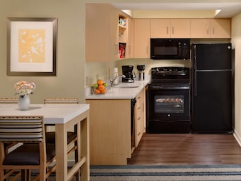 Suite, Multiple Beds, Accessible (Hearing, Roll-In Shower, King + Queen)