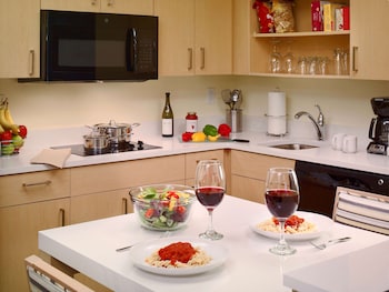 Room, Multiple Beds, Accessible (Two Bedroom King + Queen Hearing)