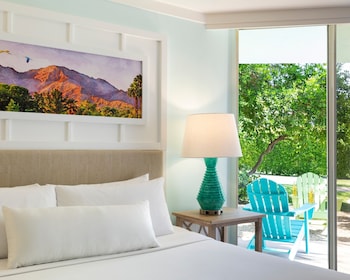 Deluxe Room, 1 King Bed, Roll-in Shower (Roll-In Shower)