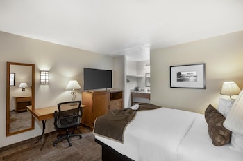 Standard Room, 1 Queen Bed, Non Smoking, Refrigerator & Microwave