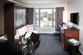 Suite, 2 Bedrooms (1 King Bed with Murphy Bed)