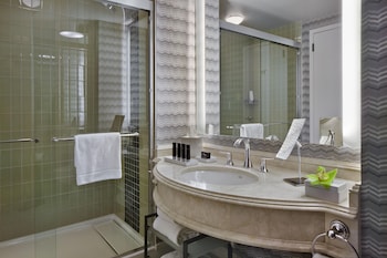 Room, 1 King Bed, Accessible, Park View (Hearing)