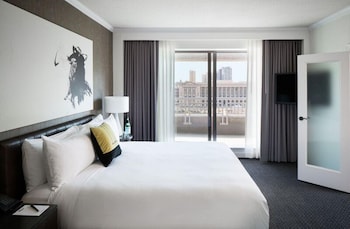 Suite, 1 Bedroom, Balcony (1 King Bed)