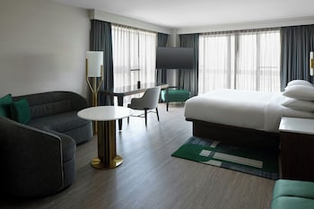 Executive Room, 1 King Bed, Balcony, Corner (Balcony)